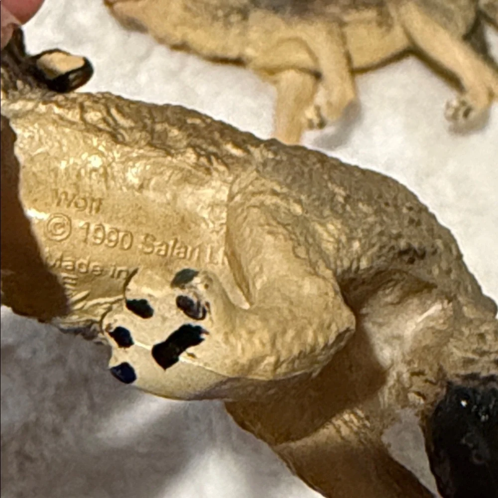 VTG 1990 Timber Wolf Safari LTD Hand Painted Howling Wolf & standing wolf